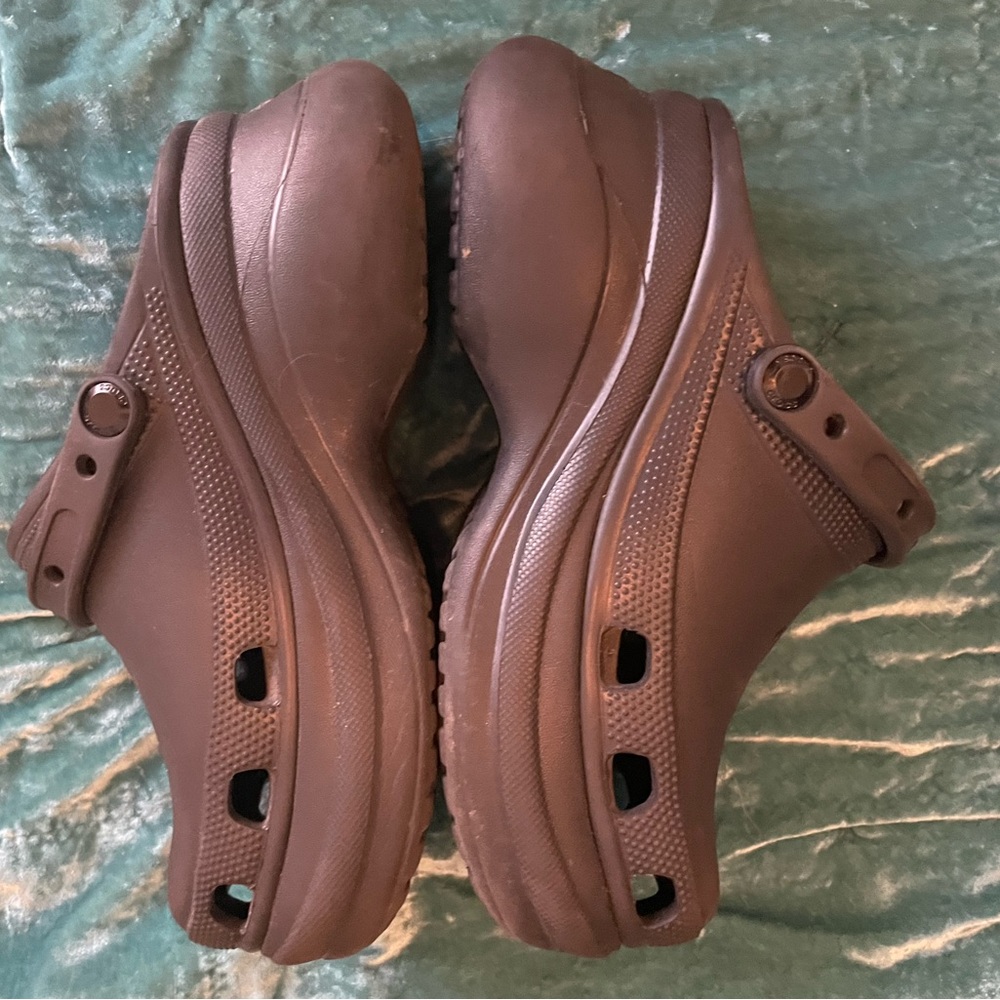 Platform Crocs size 8 W